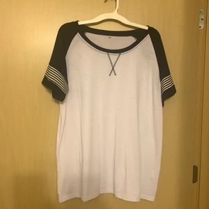 Womens 2XL Shirt. Practically new!